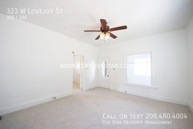 Foto del edificio - Cute, classic home with lots of storage th...