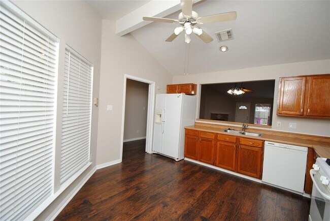 Building Photo - 16907 Summer Dew Ln