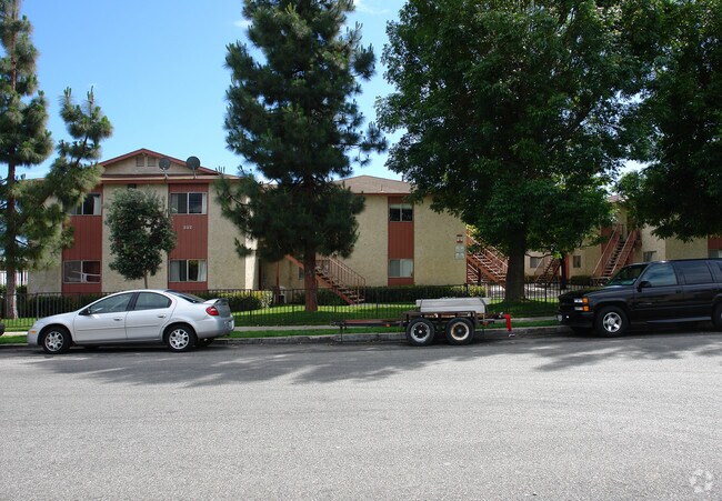 Foto del edificio - 382-422 W Ramona St