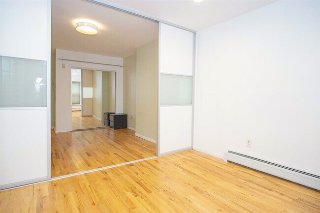 Building Photo - 481 Jersey Ave