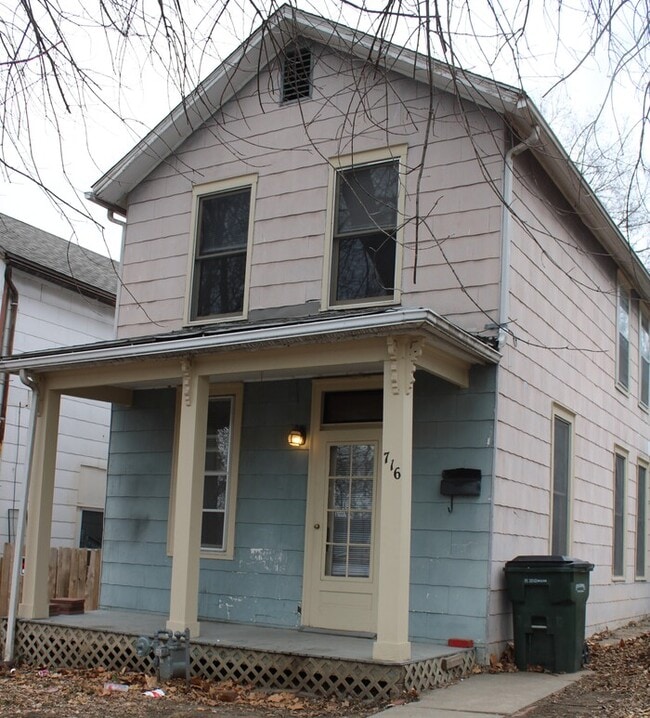 Building Photo - 716 Seneca St