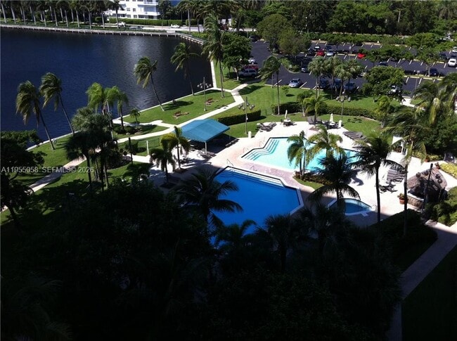 Foto del edificio - 18151 NE 31st Ct