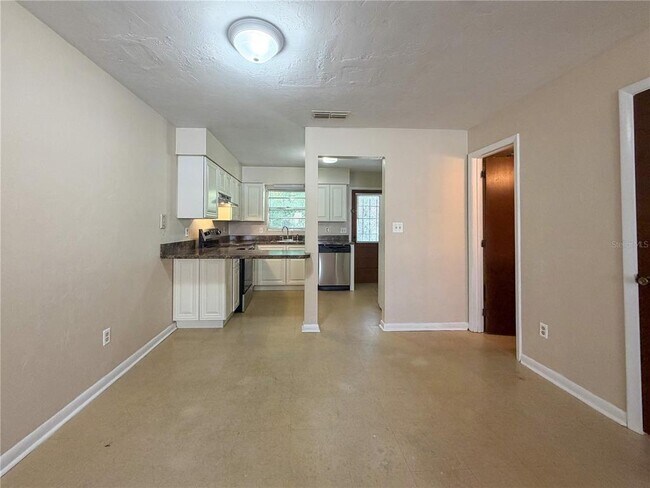Foto del edificio - 5620 NW 23rd Terrace