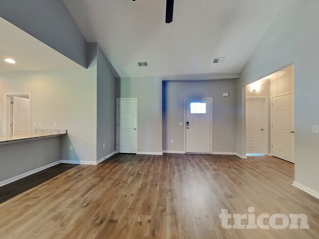 Building Photo - 831 Ellyson Dr