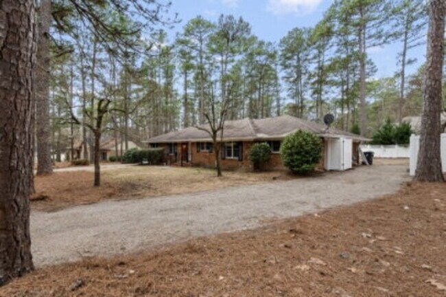 Building Photo - 530 Hill Rd