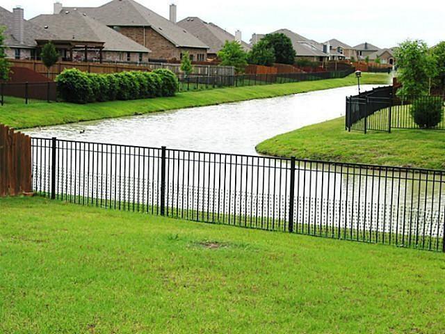 Foto del edificio - 5730 Crestwood Dr