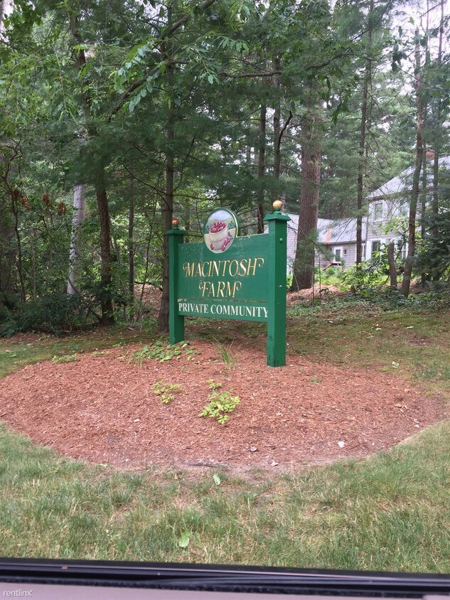 Primary Photo - 61 Orchard Hill Dr