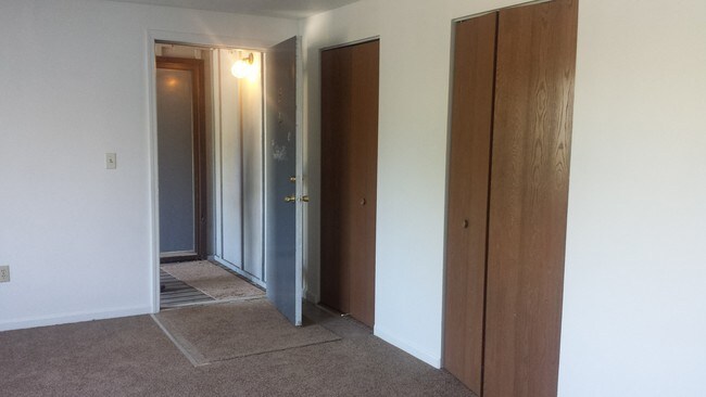 Entry to living area - 305 King Ave