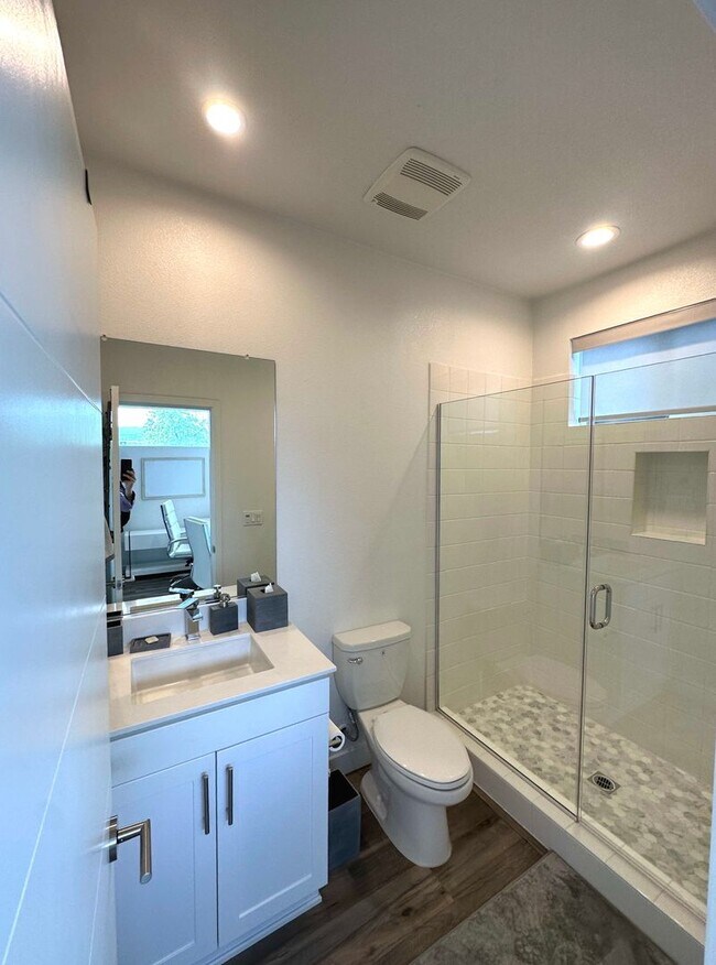 Building Photo - NEW CONSTRUCTION 1600 sq/ft FURNISHED 3BR/...