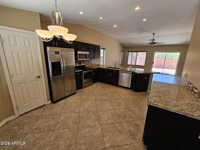 Foto del edificio - 16804 N 20th St