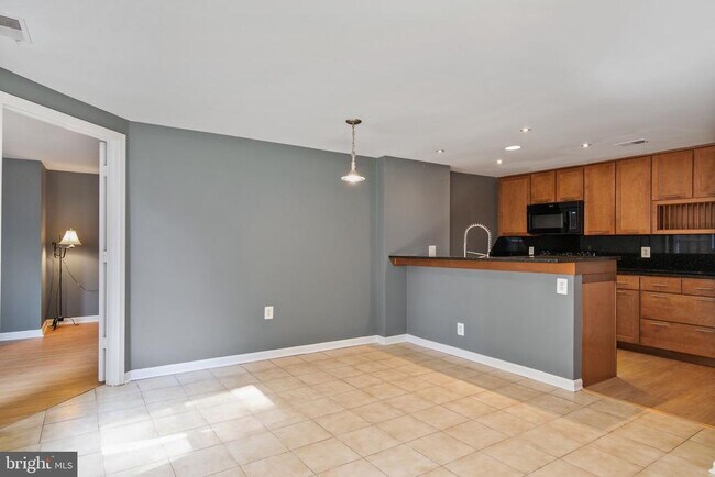 Foto del edificio - 4463 Pembrook Village Dr