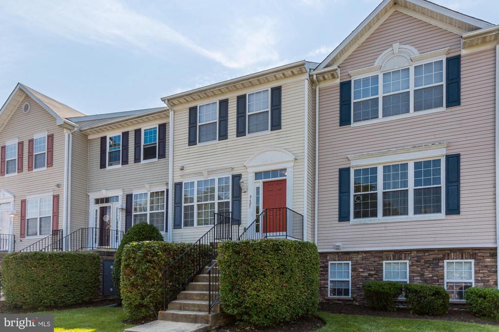 Foto principal - 8605 Willow Leaf Ln