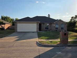 Building Photo - 1513 Millbrook Dr