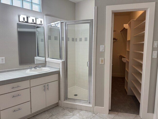 Foto del edificio - 9716 Linkmeadow Ln