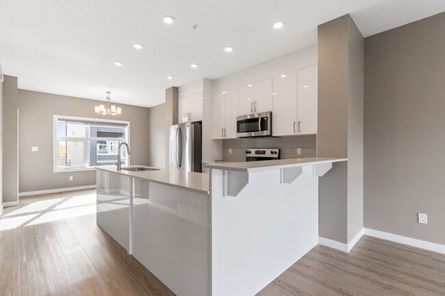 Building Photo - 1631 Hammond Cres NW