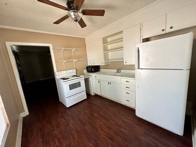 Foto del edificio - 2 Bedroom Cabin with Hill Country Views