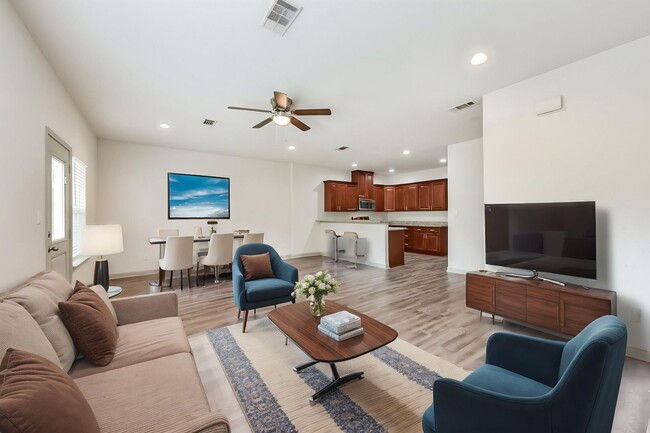 Foto del edificio - 914 Shady Ln
