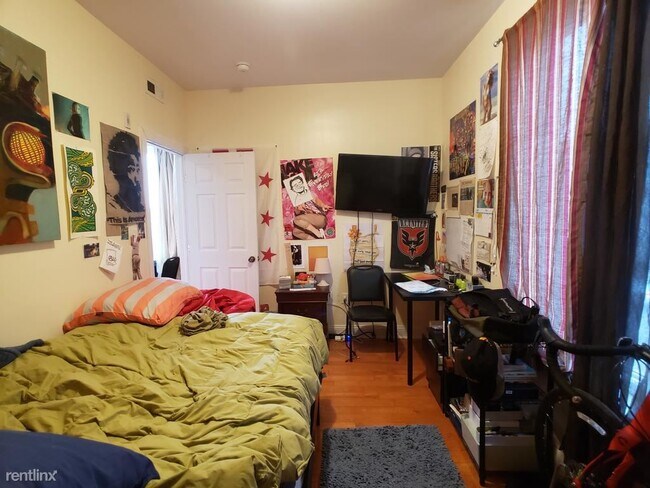 Foto del edificio - 4052 Baring St