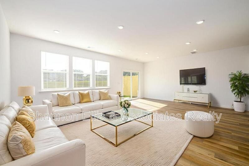 Photo - 2559 Adventure Wy