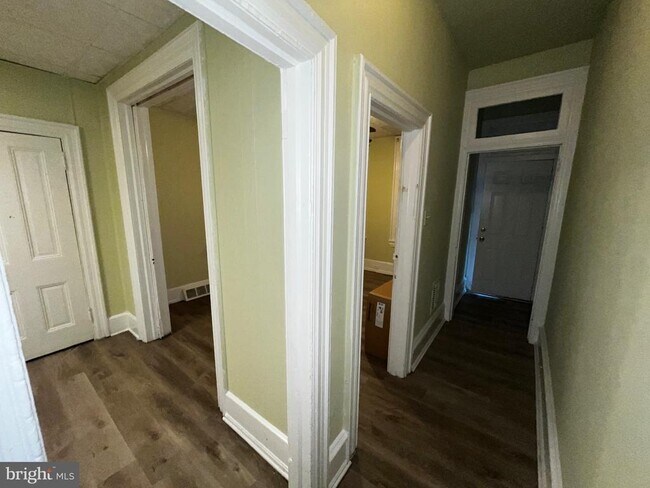 Foto del edificio - 2445 N Bancroft St