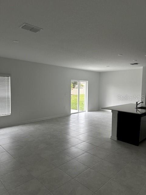 Foto del edificio - 1053 Waterfall Blvd