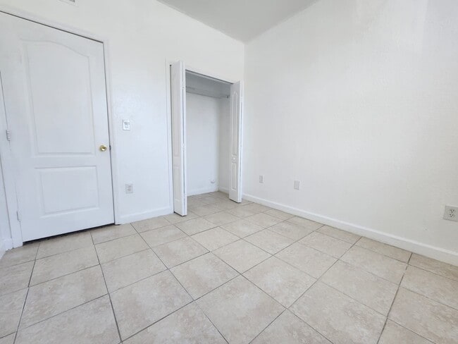 Foto del edificio - 1539 SE 27th St