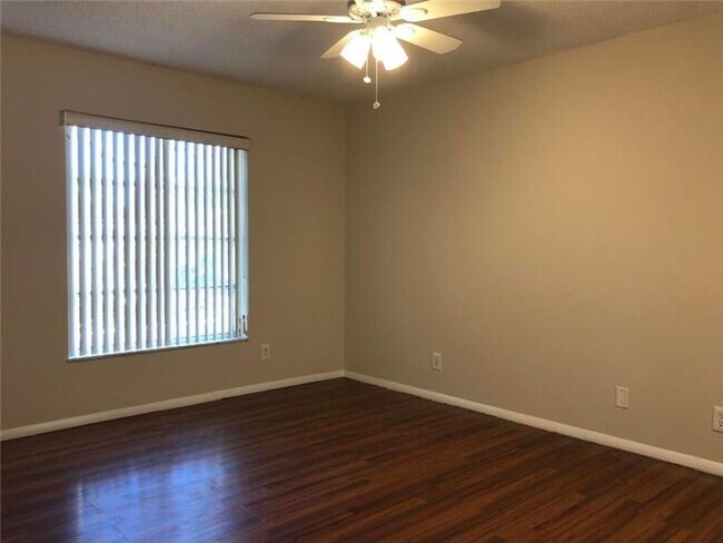 Foto del edificio - 460 NW 20th St