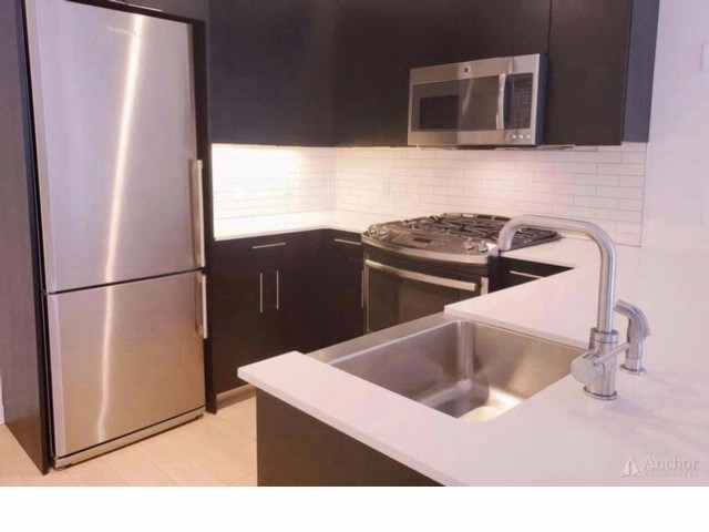 Building Photo - 535 W 43rd St