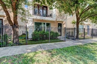 Building Photo - 1220 Summer St