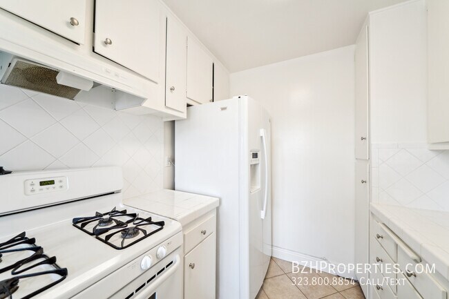 Foto del edificio - 7548 Hampton Ave