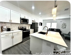 Foto del edificio - 829 Kayton Ave