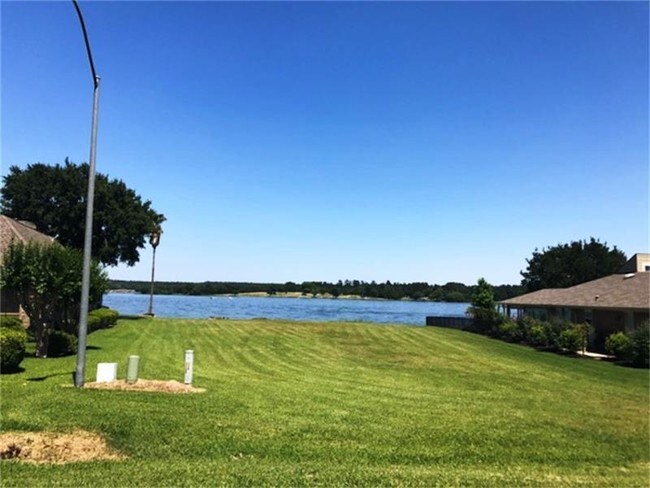 Building Photo - 10072 E Shore Dr
