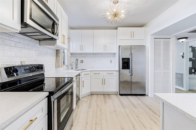 Foto del edificio - 770 NE 199th St