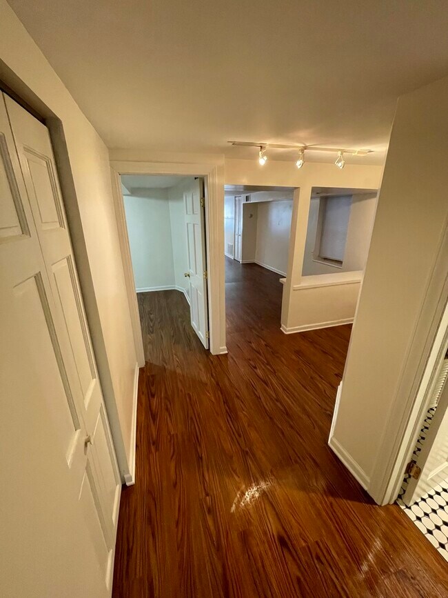 1063 W Cornelia Ave Unit G, Chicago, IL 60657 Apartment for Rent in