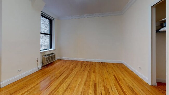 Building Photo - 442 E 78th St