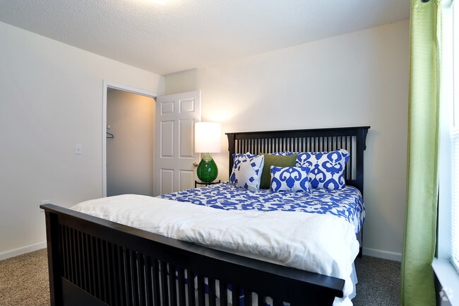 2BR, 2BA - 1010 SF - Jamison Park