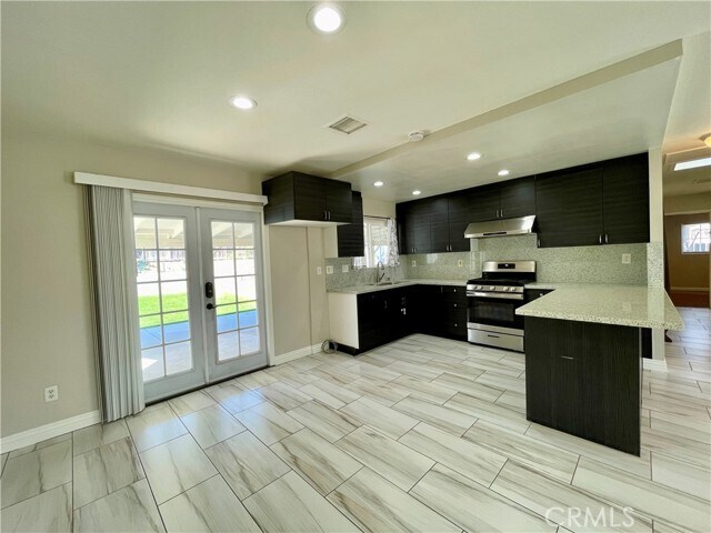 Building Photo - 2448 S Pinehurst Pl