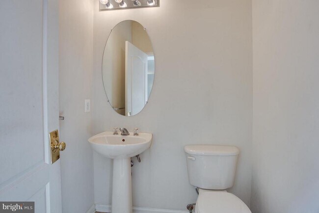 Foto del edificio - 43910 Camellia St