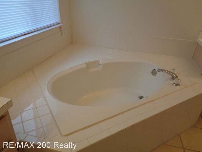Building Photo - 4 br, 2 bath House - 2950 Bluffton Cove