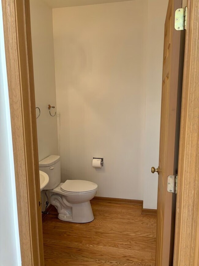 Foto del edificio - 2422 Golf Ridge Cir