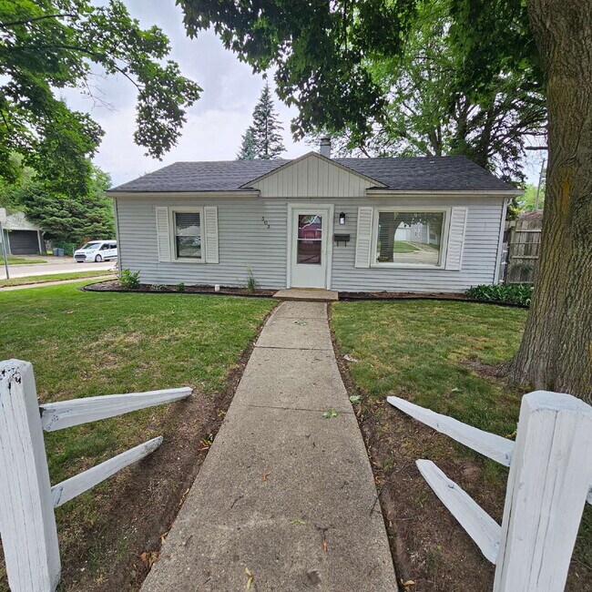 Foto del edificio - Charming 2-Bedroom Ranch in Royal Oak – Co...