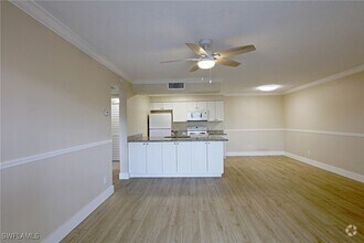 Building Photo - 5319 Summerlin Rd