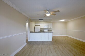 Building Photo - 5319 Summerlin Rd