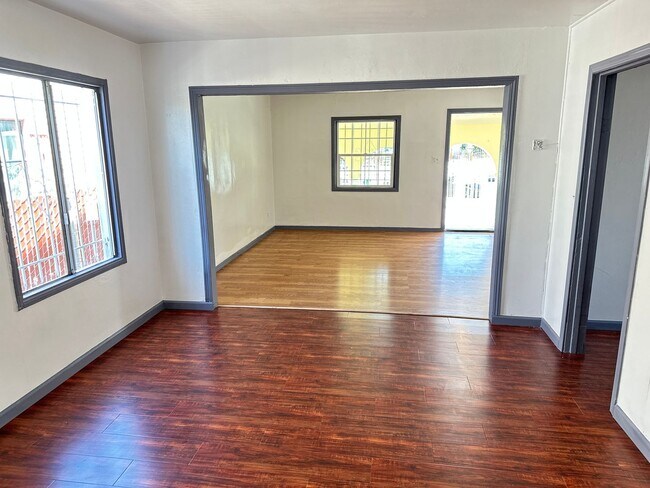 Foto del edificio - 3 Bedrooms 1  Bathroom  House In a Quiet A...