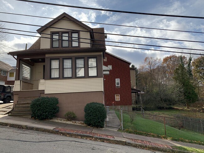 Building Photo - 618 Fawcett Ave