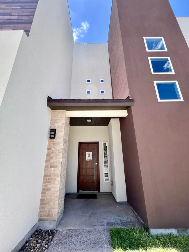 Foto del edificio - 9653 McPherson Rd
