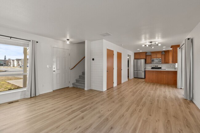 Building Photo - 2303 N Greenacres Rd
