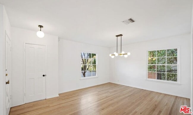 Building Photo - 15440 Dickens St