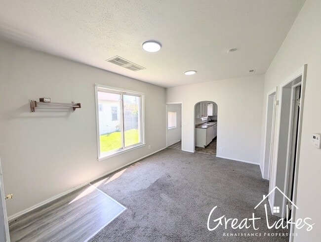 Building Photo - 5667 Anthon St