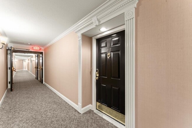 Building Photo - 25312 Plantation Dr NE